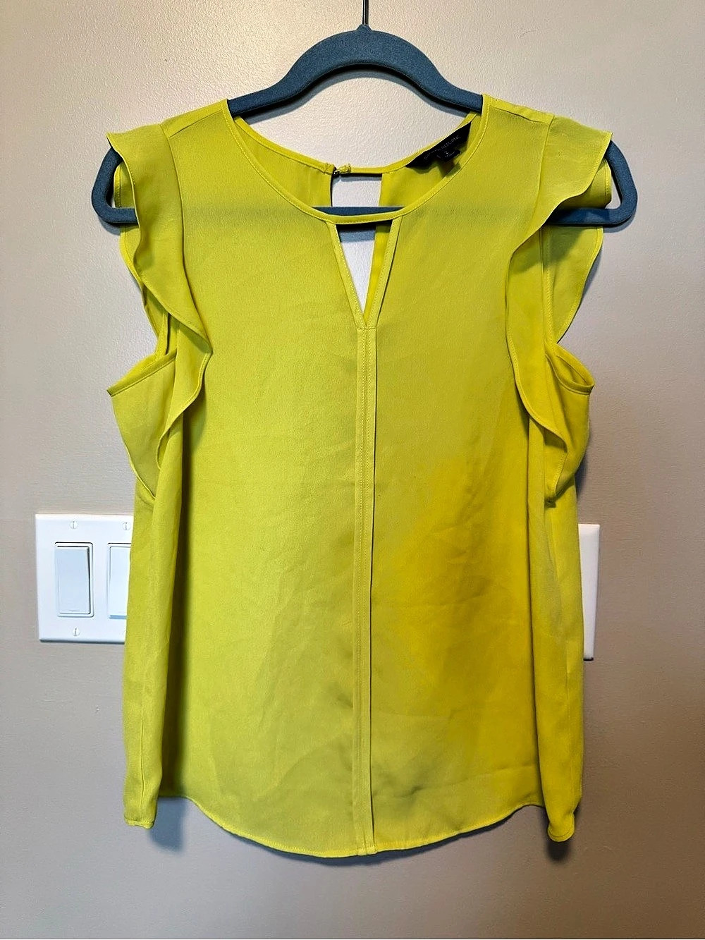 Banana Republic Ruffle V-Neck Chiffon Top Blouse Yellow Small